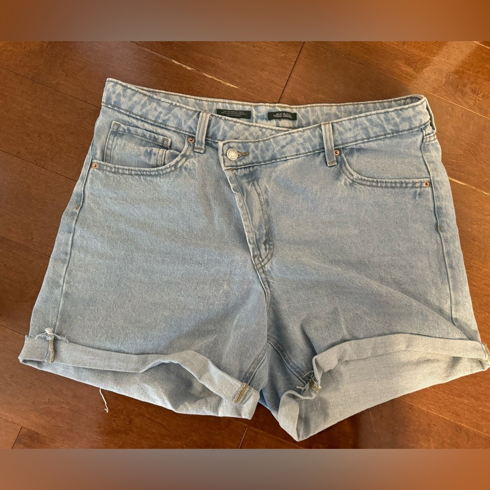 Women denim shorts size 14 worn few times